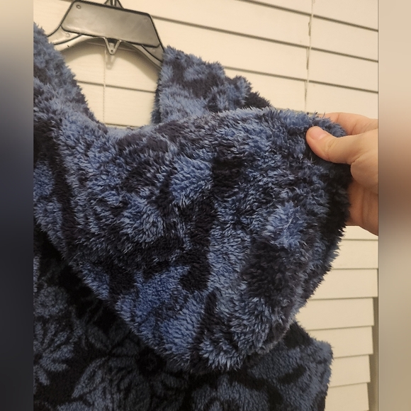 Koolaburra By Ugg Blue Floral Sherpa Hooded Vest Size XL - Picture 10 of 12